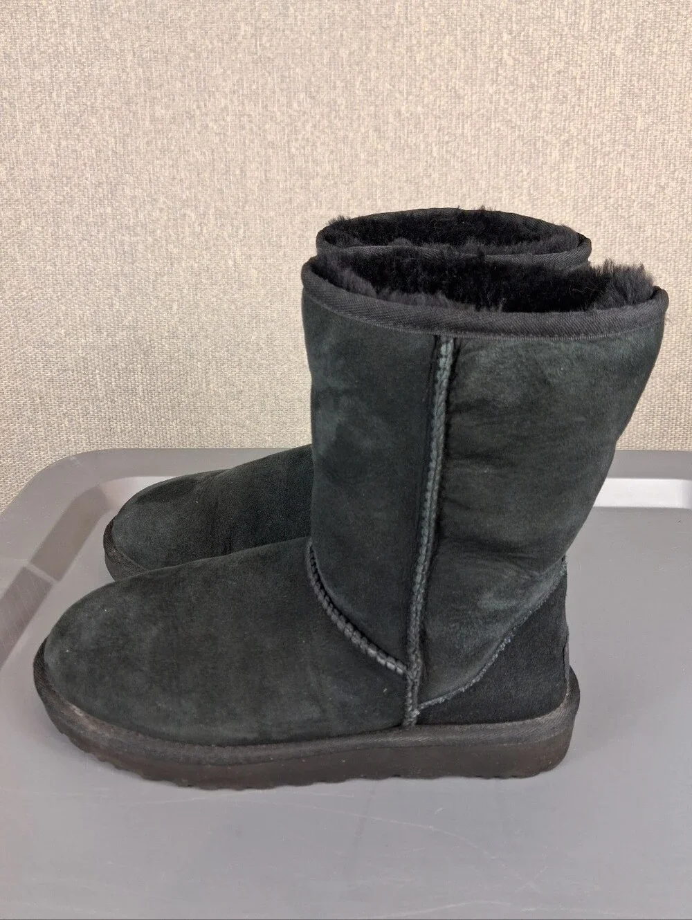 UGG Classic Short Black Suede Winter Boots Womens 8 Shearling Lined Pull-On Cozy